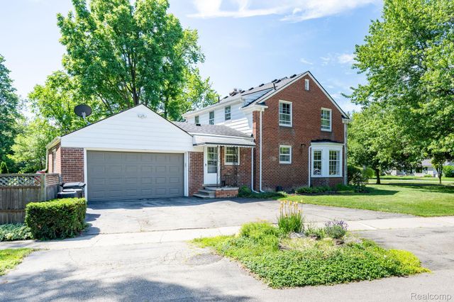 28090 Sunset Boulevard W, Lathrup Village, MI 48076