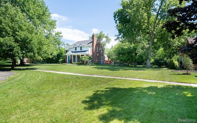 28090 Sunset Boulevard W, Lathrup Village, MI 48076