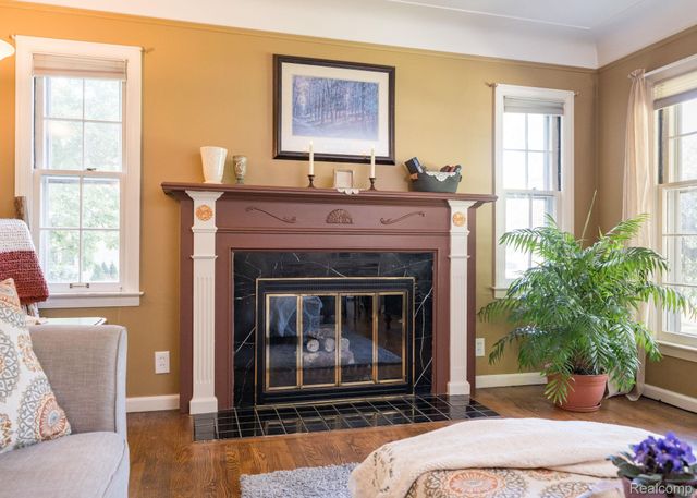 28090 Sunset Boulevard W, Lathrup Village, MI 48076