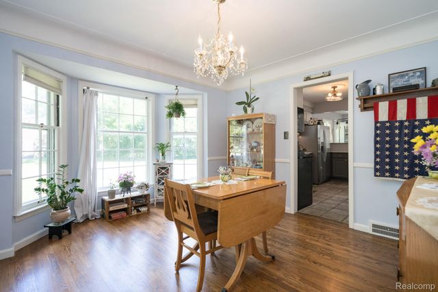 28090 Sunset Boulevard W, Lathrup Village, MI 48076