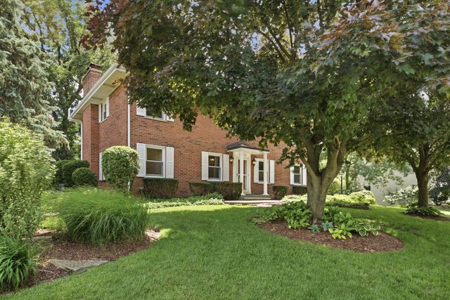 1065 Barneswood Drive, Downers Grove, IL 60515