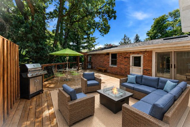 1065 Barneswood Drive, Downers Grove, IL 60515
