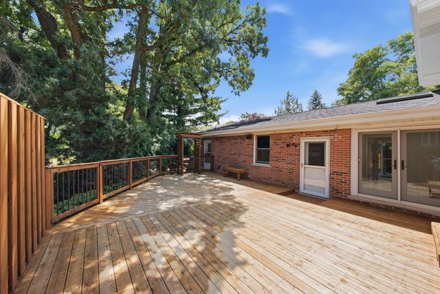 1065 Barneswood Drive, Downers Grove, IL 60515