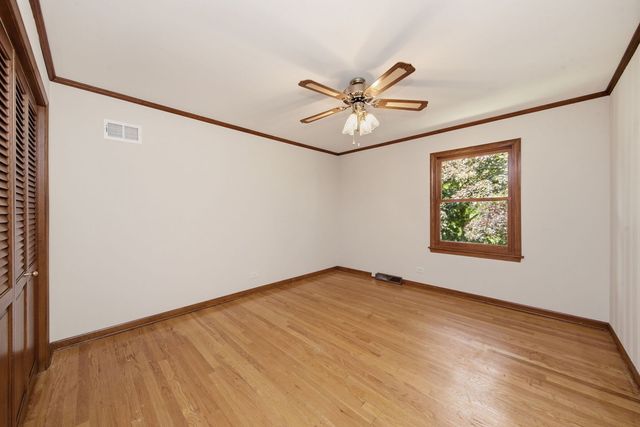 1065 Barneswood Drive, Downers Grove, IL 60515