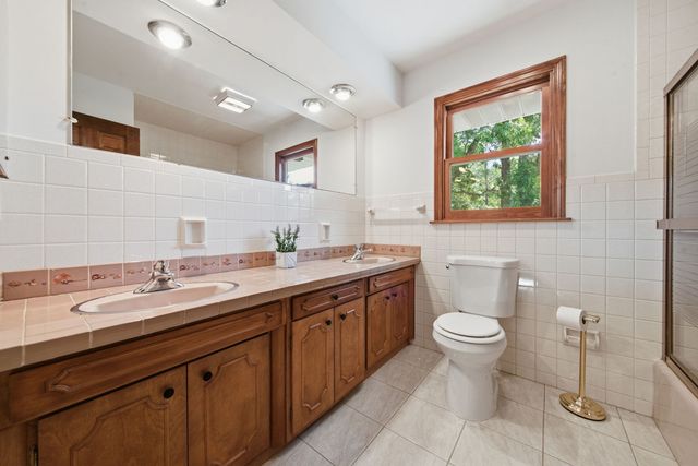1065 Barneswood Drive, Downers Grove, IL 60515