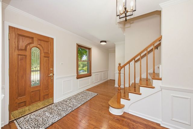 1065 Barneswood Drive, Downers Grove, IL 60515