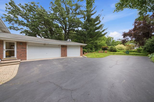 1065 Barneswood Drive, Downers Grove, IL 60515