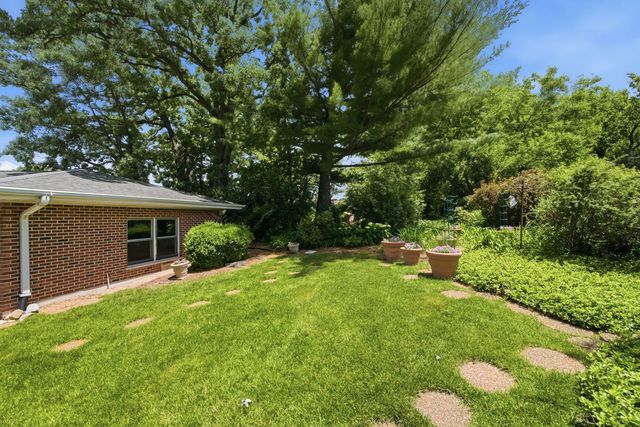 1065 Barneswood Drive, Downers Grove, IL 60515