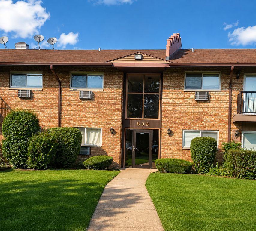 836 E Old Willow Road 11111, Prospect Heights, IL 60070