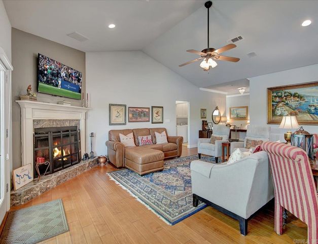 216 Meadowcliff Dr, Hot Springs, AR 71913