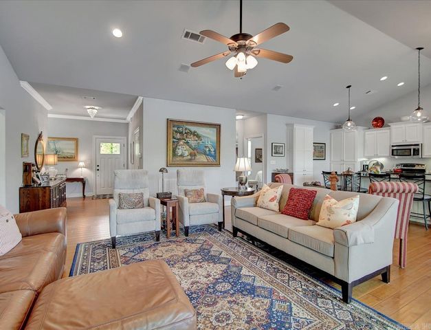 216 Meadowcliff Dr, Hot Springs, AR 71913