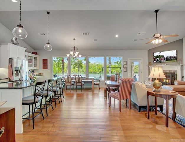 216 Meadowcliff Dr, Hot Springs, AR 71913