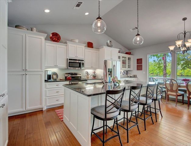 216 Meadowcliff Dr, Hot Springs, AR 71913