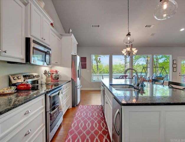 216 Meadowcliff Dr, Hot Springs, AR 71913