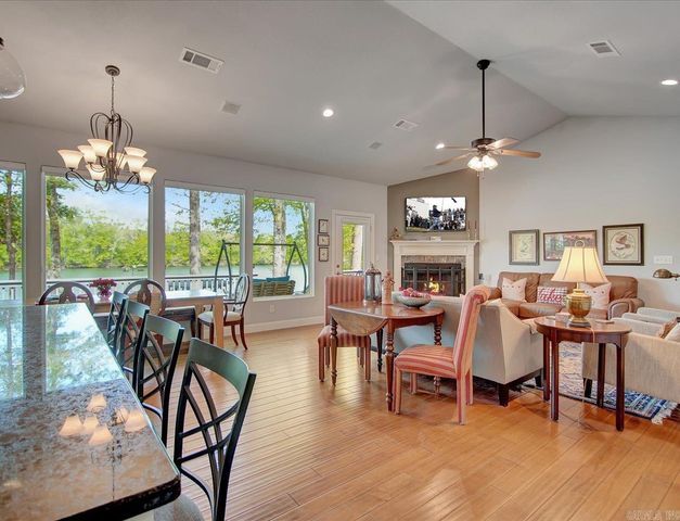 216 Meadowcliff Dr, Hot Springs, AR 71913