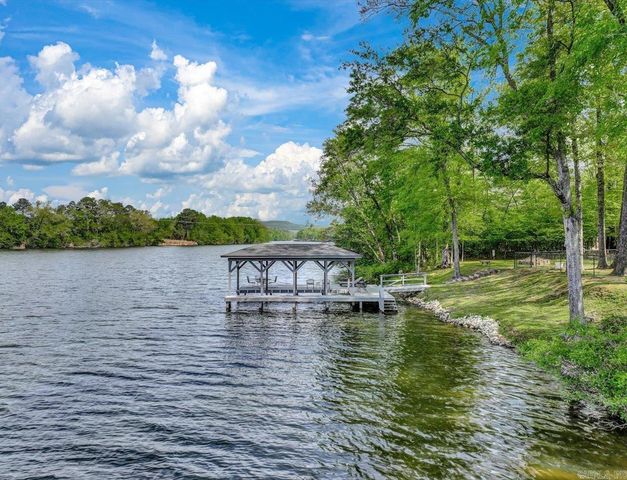 216 Meadowcliff Dr, Hot Springs, AR 71913