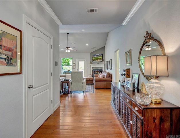 216 Meadowcliff Dr, Hot Springs, AR 71913