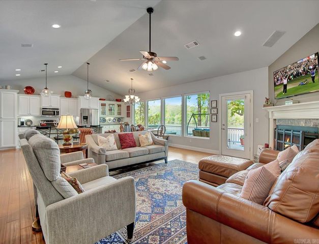 216 Meadowcliff Dr, Hot Springs, AR 71913