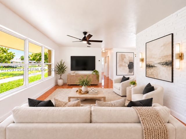 2724 Acapulco Dr, Miramar, FL 33023