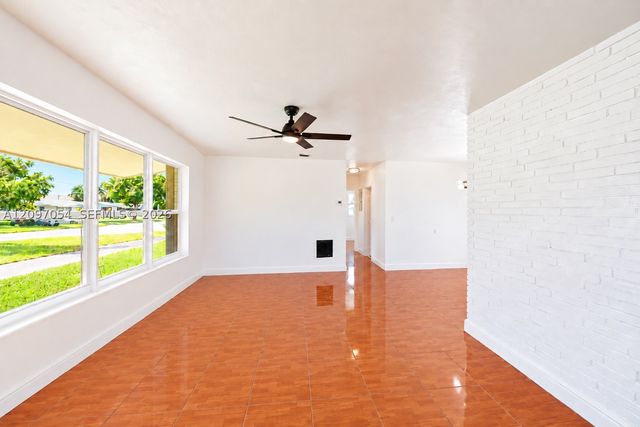 2724 Acapulco Dr, Miramar, FL 33023