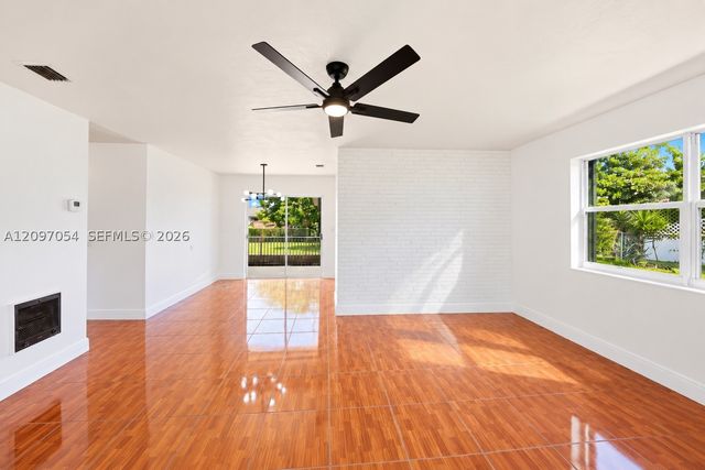 2724 Acapulco Dr, Miramar, FL 33023