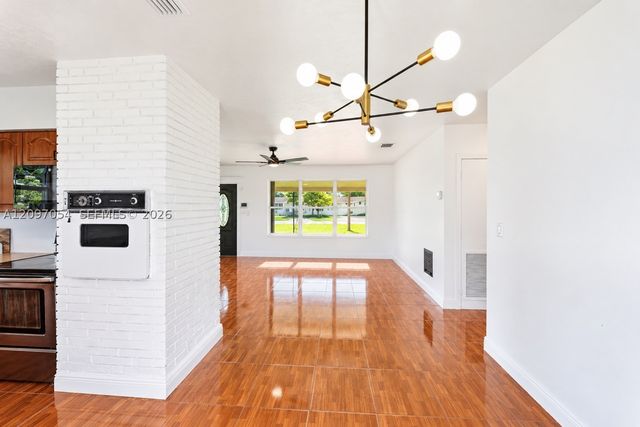 2724 Acapulco Dr, Miramar, FL 33023