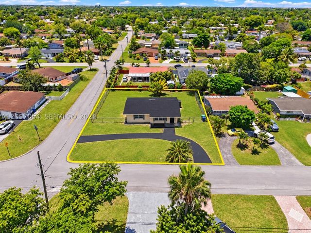 2724 Acapulco Dr, Miramar, FL 33023