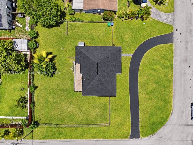 2724 Acapulco Dr, Miramar, FL 33023