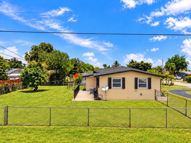 2724 Acapulco Dr, Miramar, FL 33023