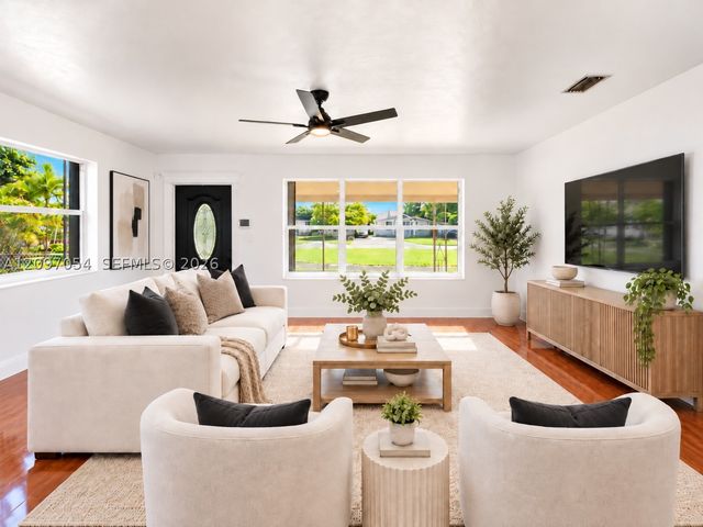 2724 Acapulco Dr, Miramar, FL 33023