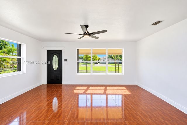 2724 Acapulco Dr, Miramar, FL 33023