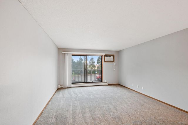 4 Pine Tree Drive 223, Arden Hills, MN 55112