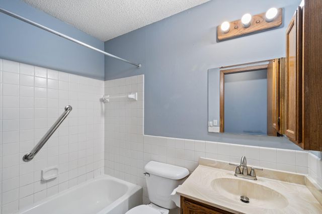 4 Pine Tree Drive 223, Arden Hills, MN 55112