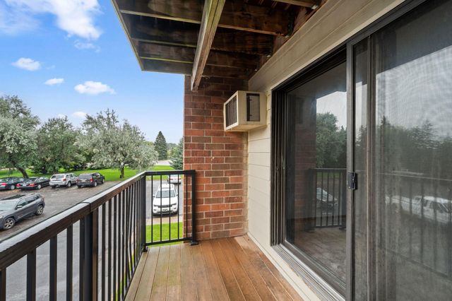 4 Pine Tree Drive 223, Arden Hills, MN 55112