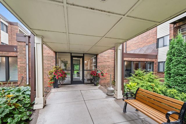 4 Pine Tree Drive 223, Arden Hills, MN 55112