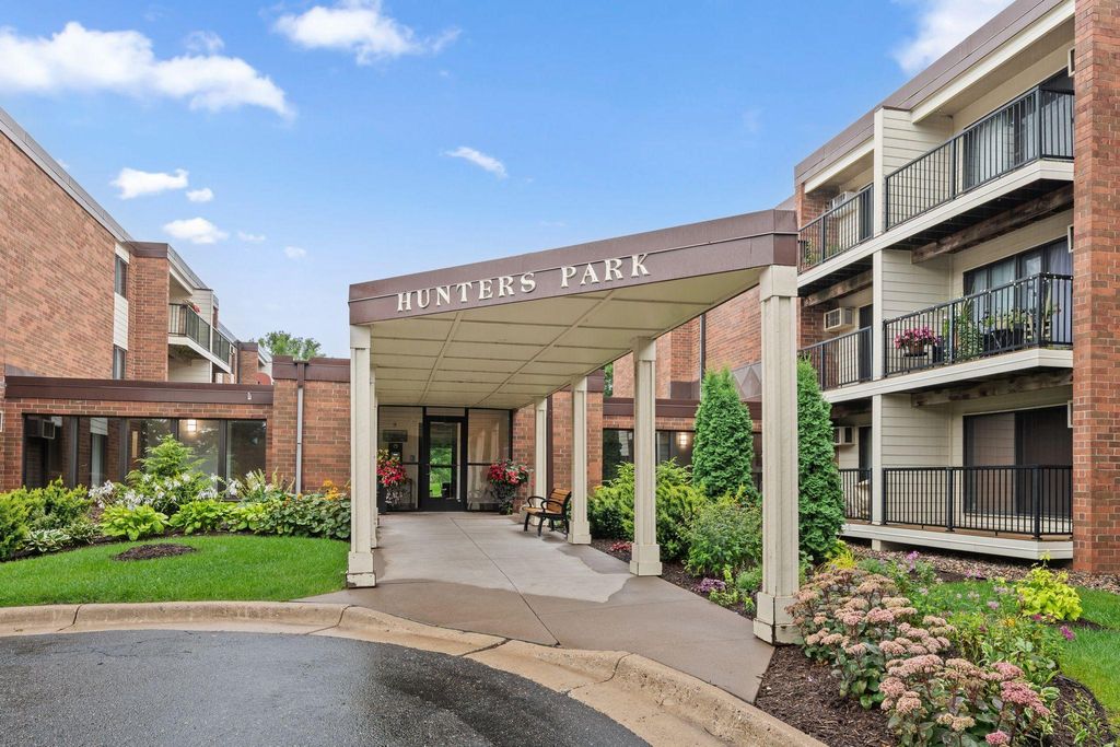 4 Pine Tree Drive 223, Arden Hills, MN 55112
