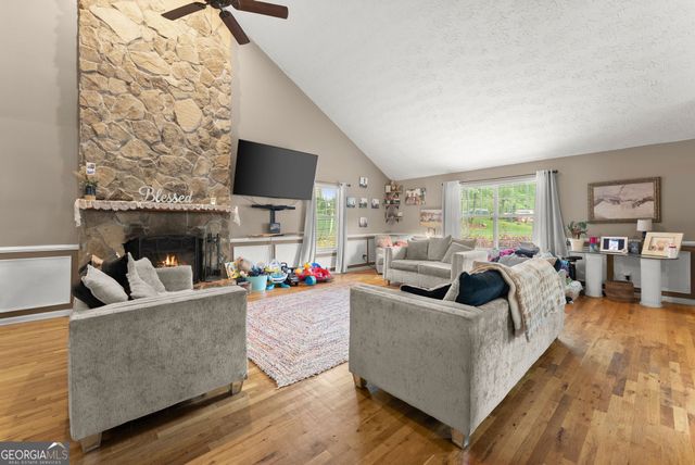 6610 Jessie Circle, Flowery Branch, GA 30542