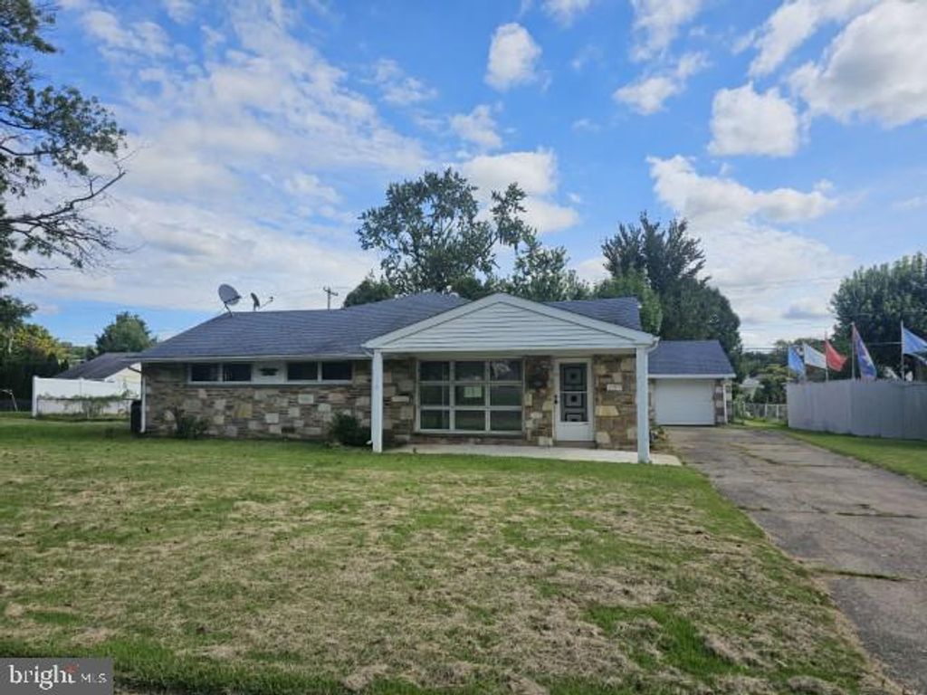 1353 THOMSON RD #, Abington, PA 19001 — exterior
