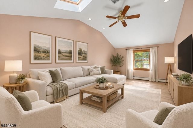 34 Cavell Pl, West Caldwell Twp., NJ 07006
