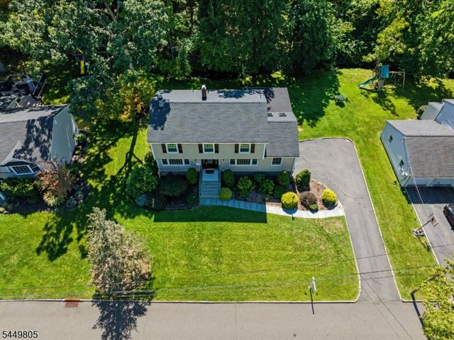 34 Cavell Pl, West Caldwell Twp., NJ 07006