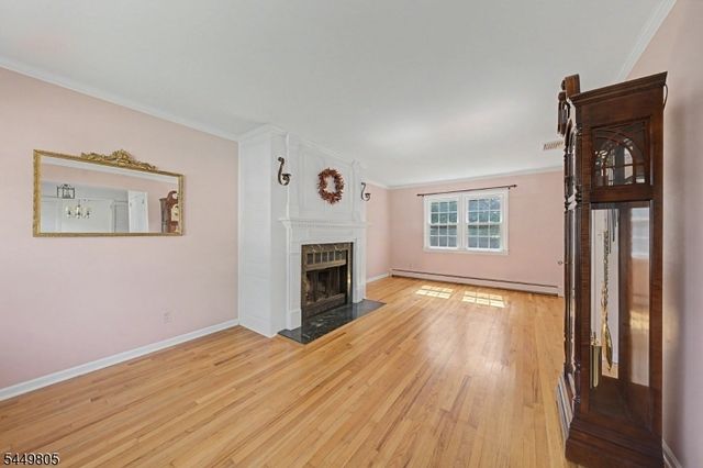 34 Cavell Pl, West Caldwell Twp., NJ 07006