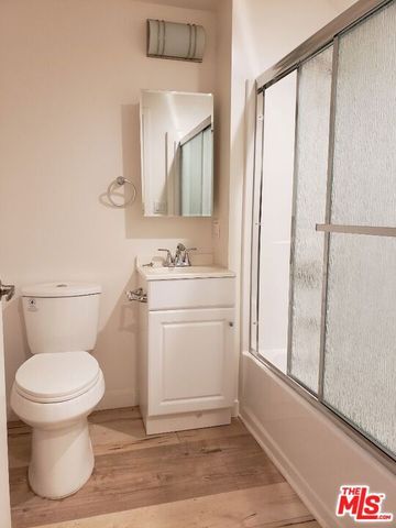 517 N Harvard Boulevard, Los Angeles, CA 90004