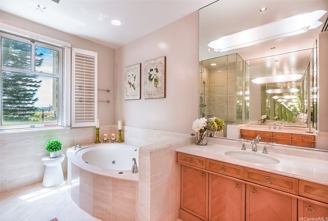 1740 S Beretania Street 30, Honolulu, HI 96826