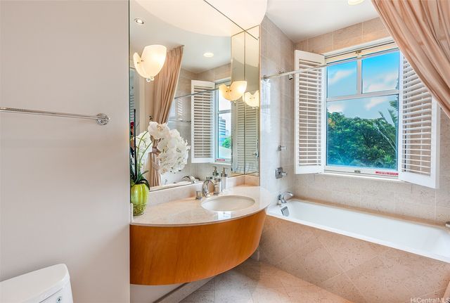 1740 S Beretania Street 30, Honolulu, HI 96826