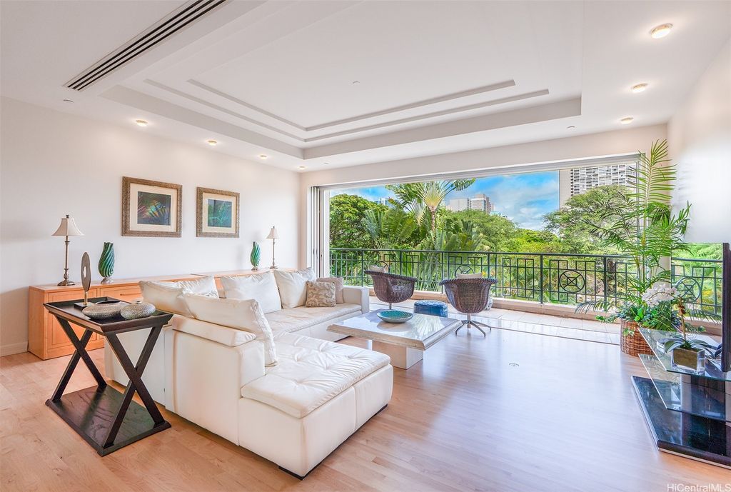 1740 S Beretania Street 30, Honolulu, HI 96826