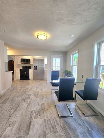 52 Harrison St, Worcester, MA 01604