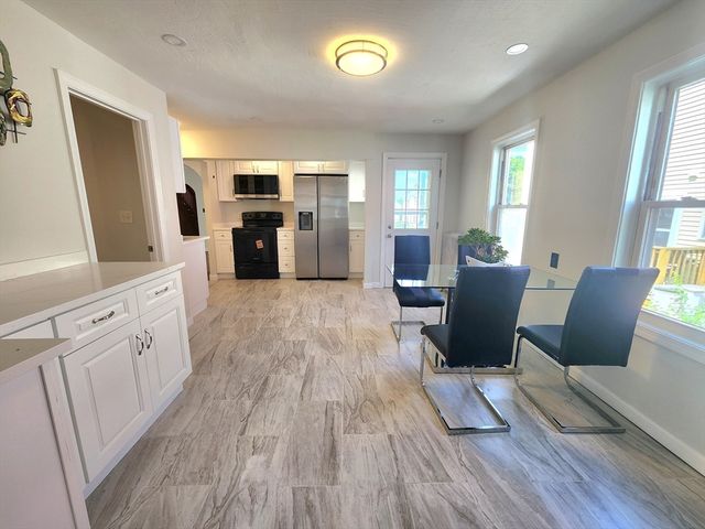 52 Harrison St, Worcester, MA 01604