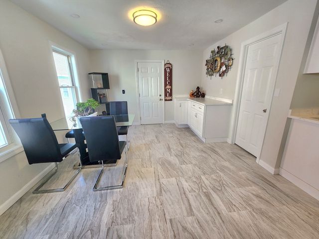 52 Harrison St, Worcester, MA 01604