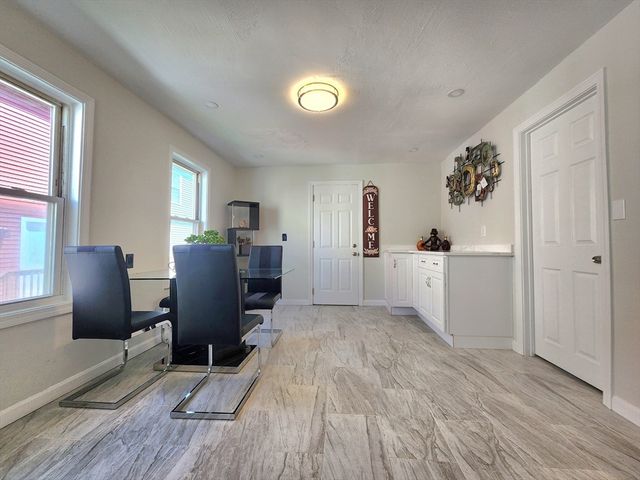 52 Harrison St, Worcester, MA 01604