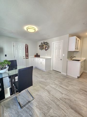 52 Harrison St, Worcester, MA 01604